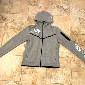 Nike Sportswear Tech Fleece.